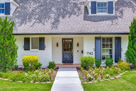 Photo of 7142 Lakehurst Avenue, Dallas, TX 75230 (MLS # 21299196)