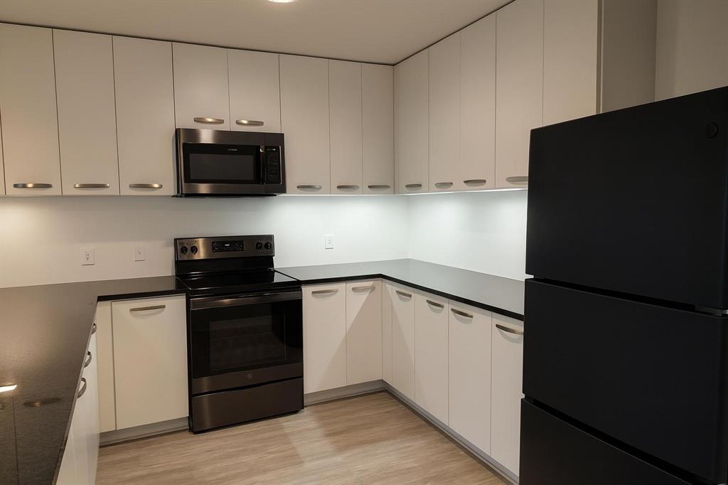 Metropolitan 1200 Main St Condo - Residential