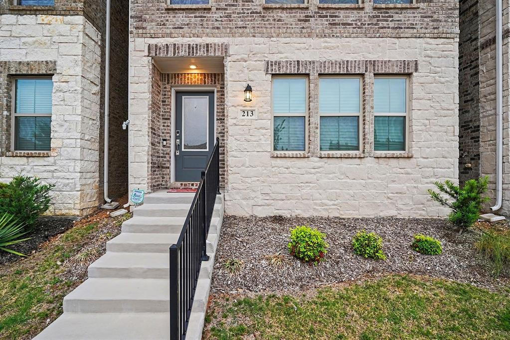 213 Settlers Way