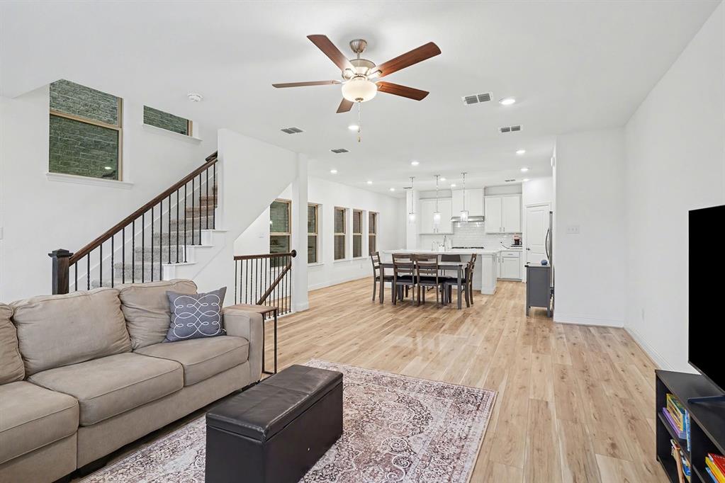 213 Settlers Way