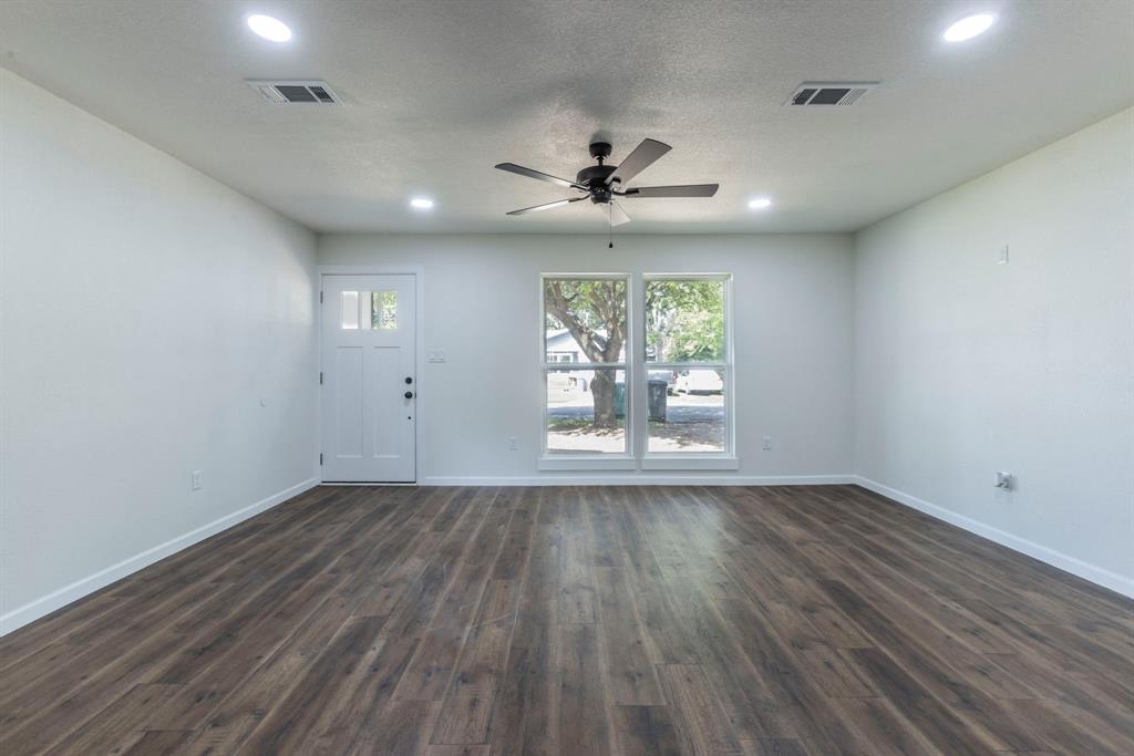 112 S Lakeview Drive