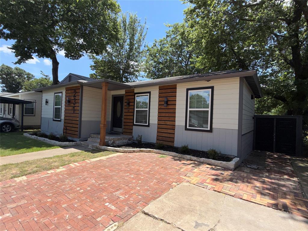 Photo of 231 Elm Street, Hurst, TX 76053 (MLS # 21391795)