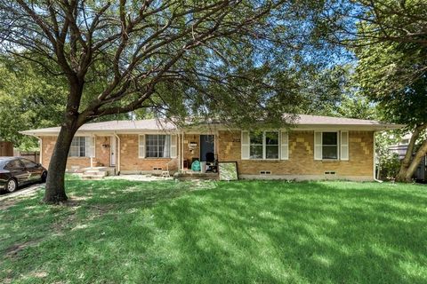 Photo of 902 Spring Valley Plaza, Richardson, TX 75080 (MLS # 21315108)
