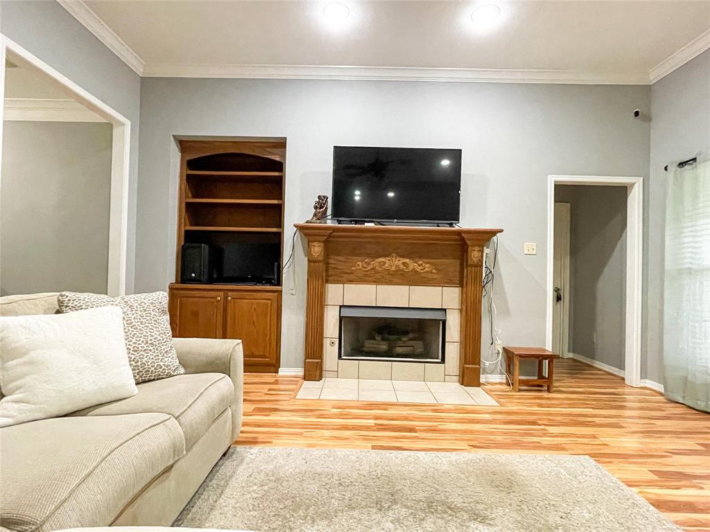 1035 Cressmont Street