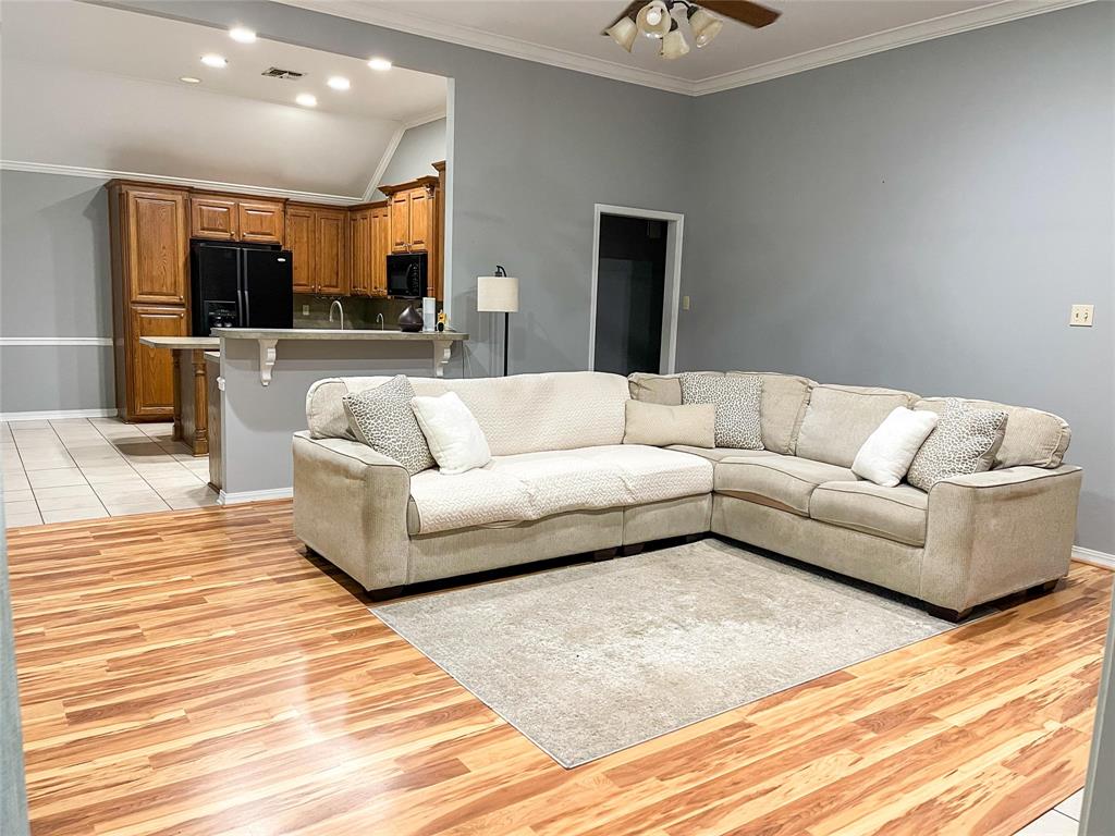 1035 Cressmont Street