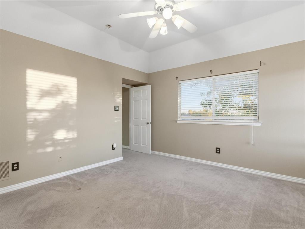 Emerald Sound At Lake Lewisvil - Residential