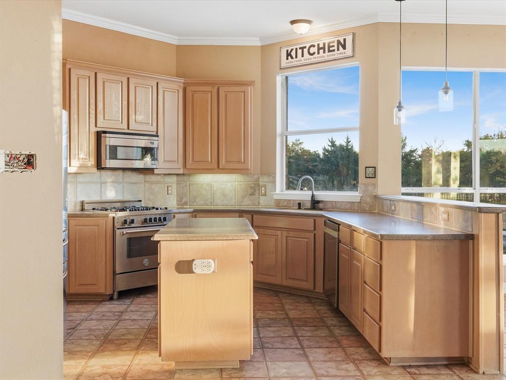 Emerald Sound At Lake Lewisvil - Residential