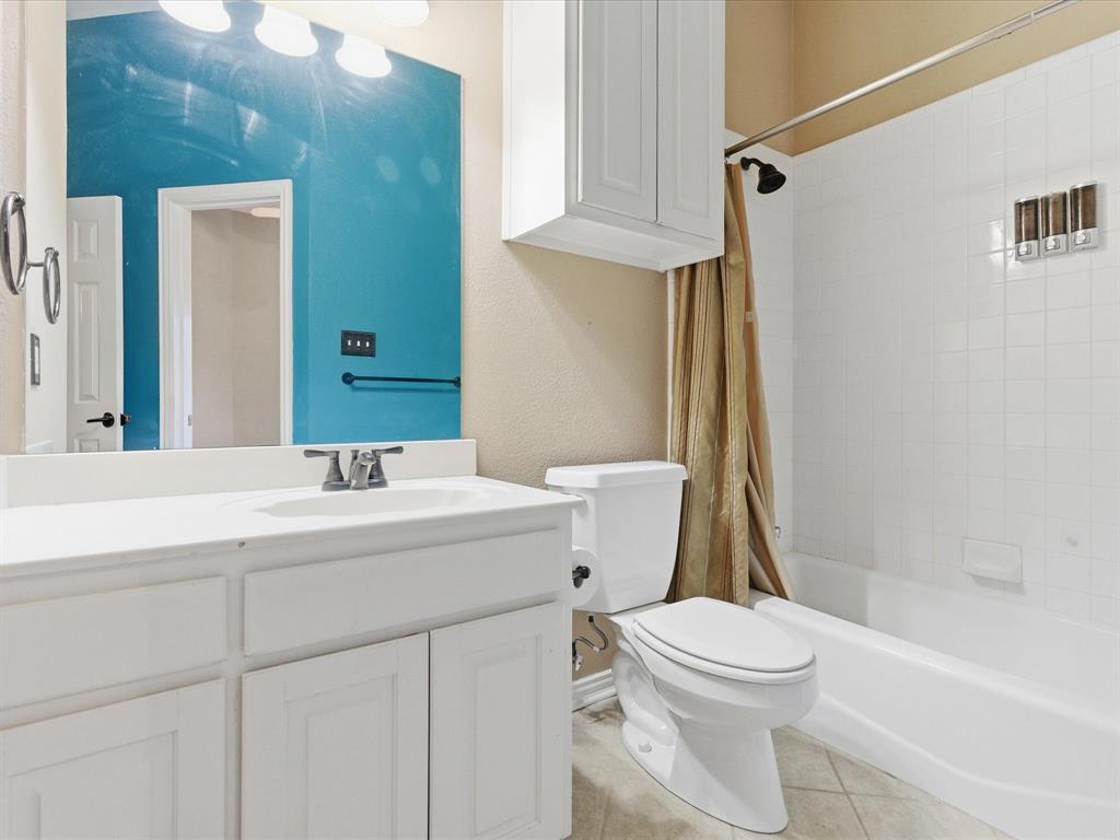 Emerald Sound At Lake Lewisvil - Residential