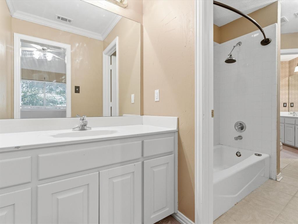 Emerald Sound At Lake Lewisvil - Residential