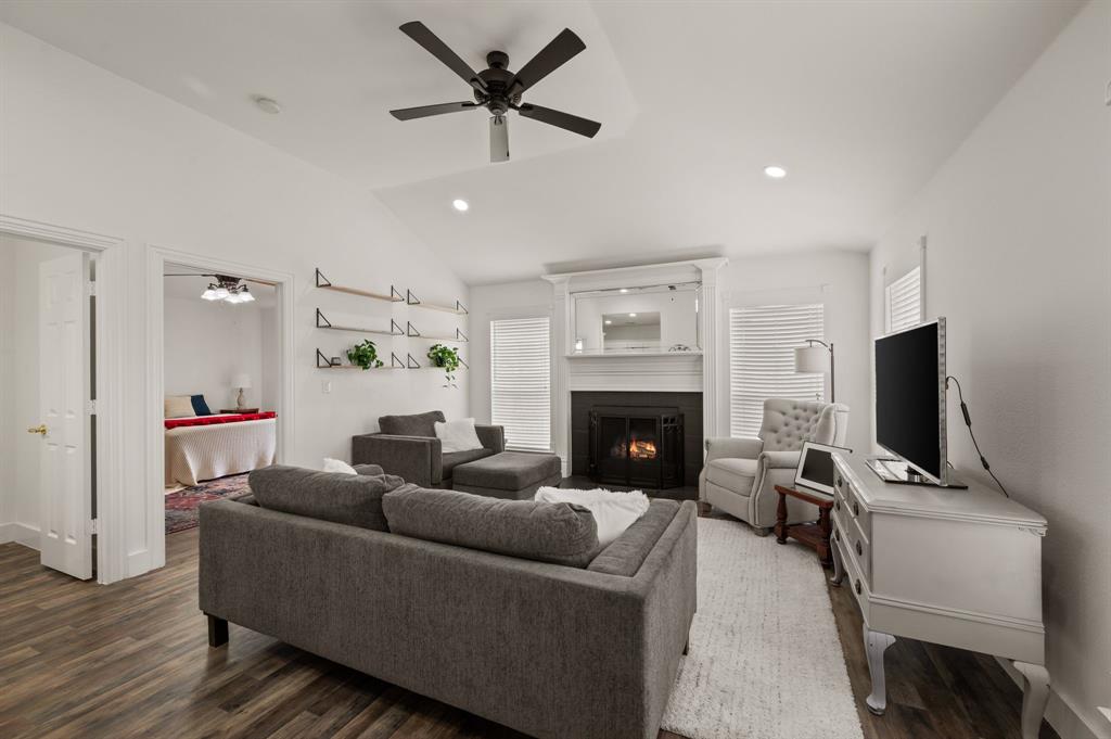 1919 Maplewood Trail