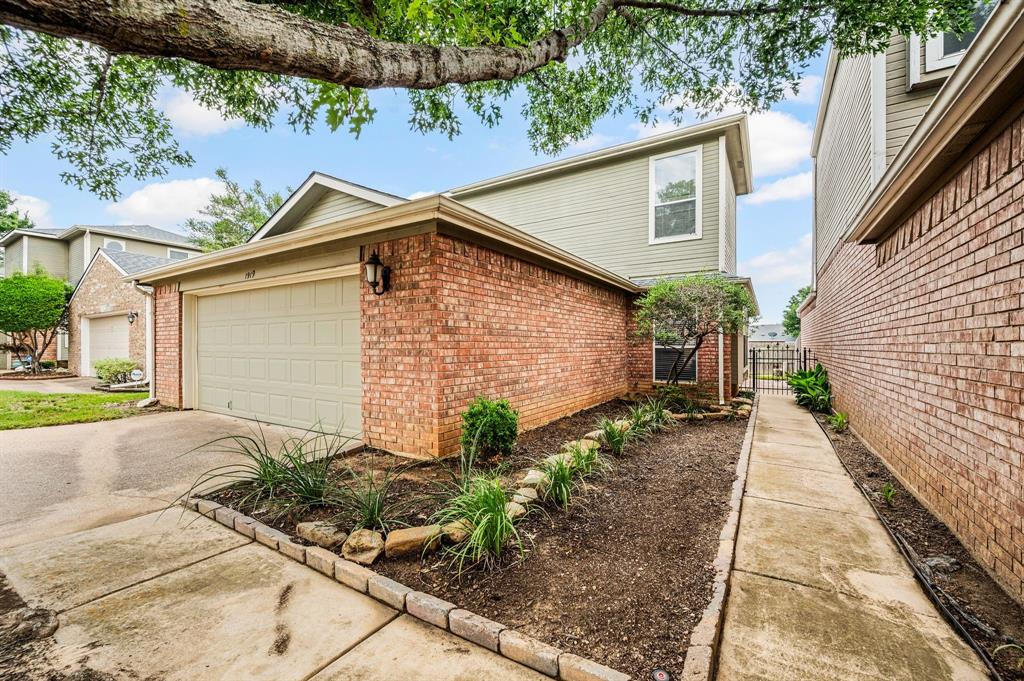 1919 Maplewood Trail