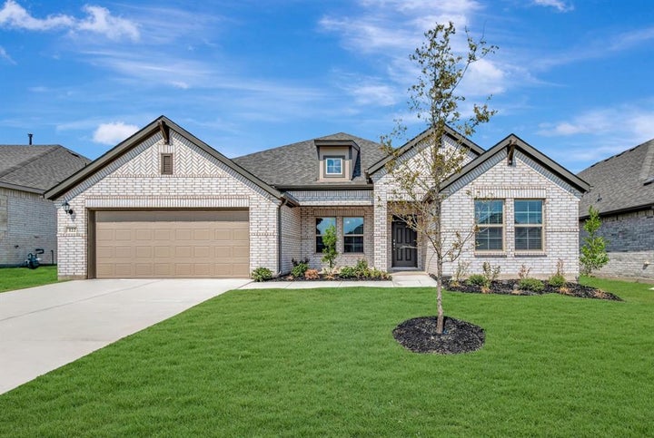 Photo 1 of 40 — 122 Hudson Lane, Justin, TX 76247