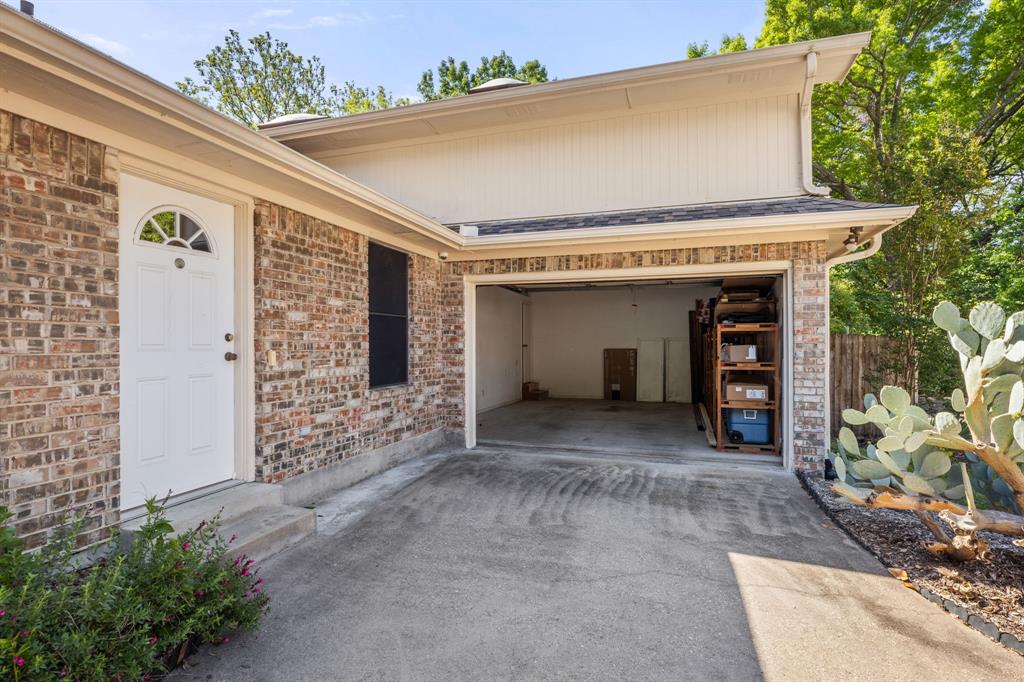 1901 Shady Hollow Court