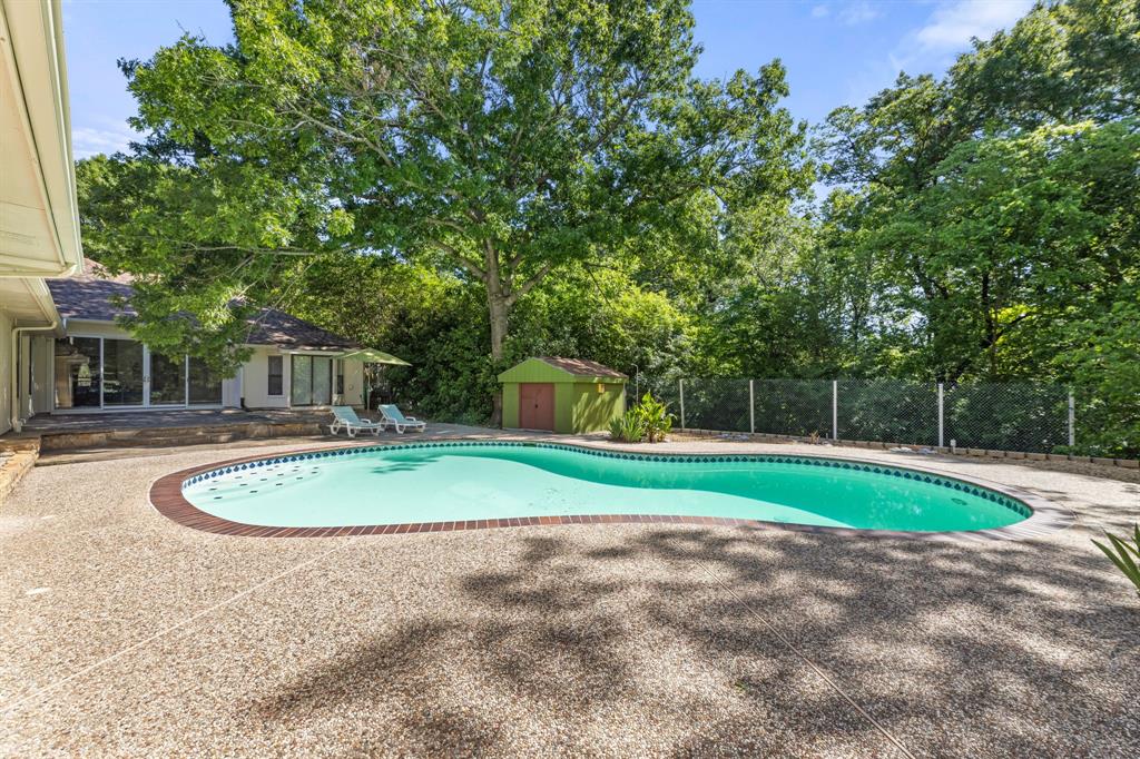 1901 Shady Hollow Court