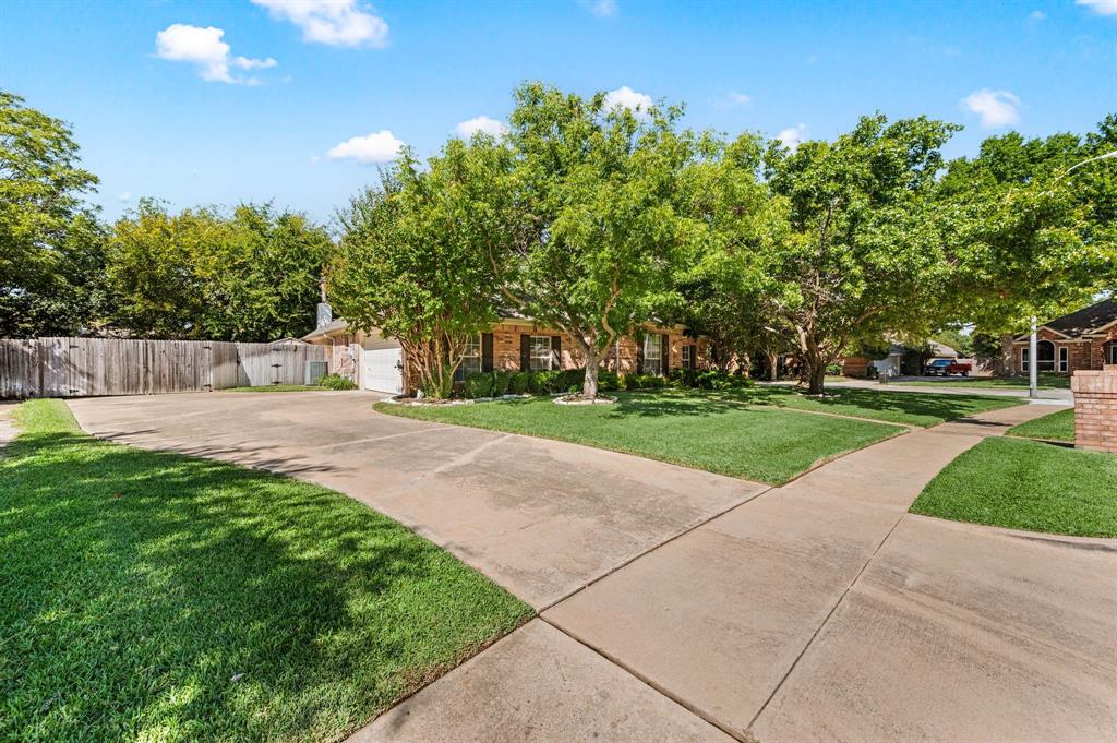 7321 Fallen Oak Drive