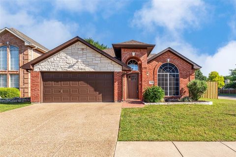 Photo of 2802 Garden Oaks Place, Grand Prairie, TX 75052 (MLS # 21260649)