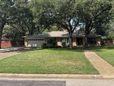 1004 Bryn Mawr Street Corsicana TX 75110