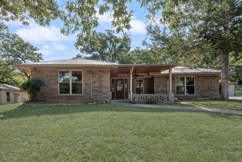 Photo of 5700 N Ann Lane N, Fort Worth, TX 76140 (MLS # 21327400)