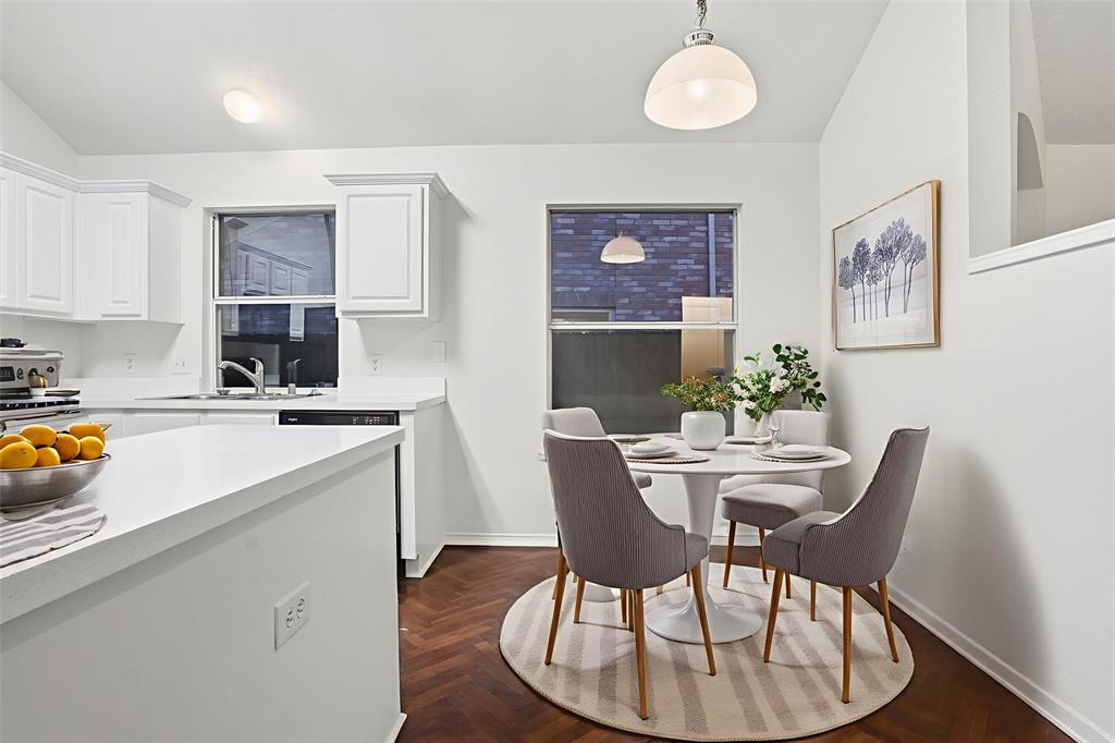 933 Paddington Drive E