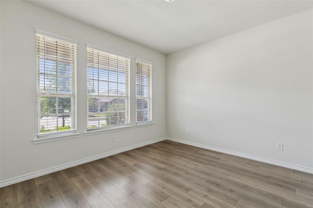 940 Azure Lane