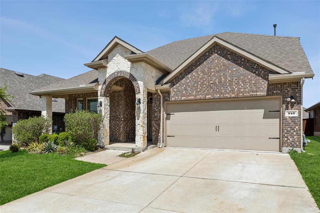 940 Azure Lane