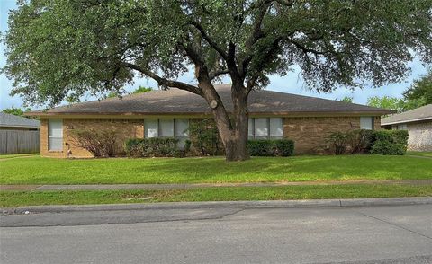 Photo of 308 Towne House Lane, Richardson, TX 75081 (MLS # 21252727)