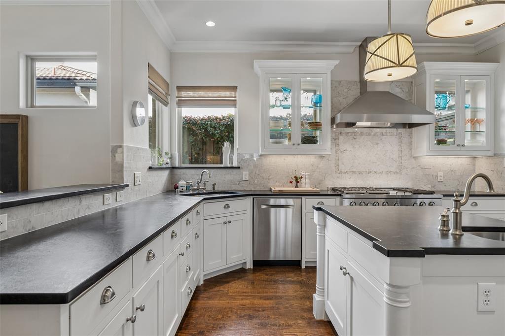 BOB-O-LINKS DOWNS - Residential