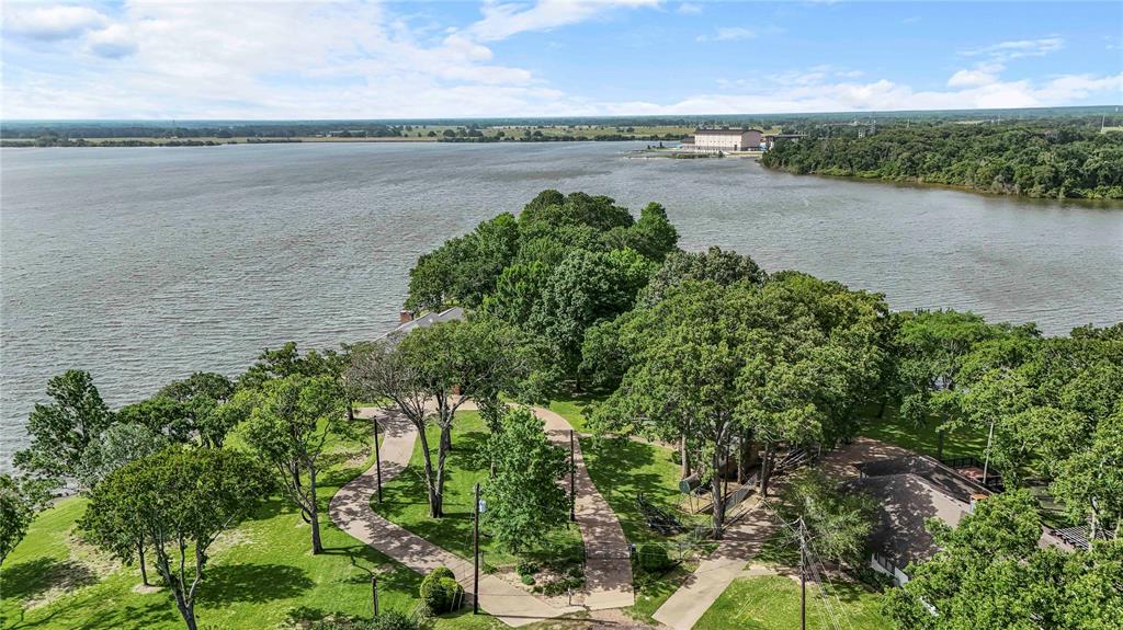 555 Arrowwood Beach Road