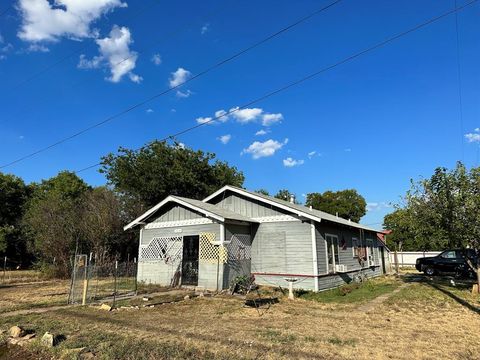 1013 S Neches Street Coleman TX 76834