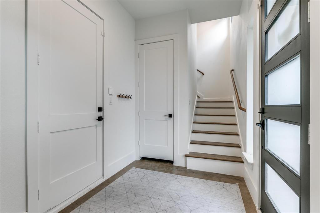 4205 Roseland Avenue 203