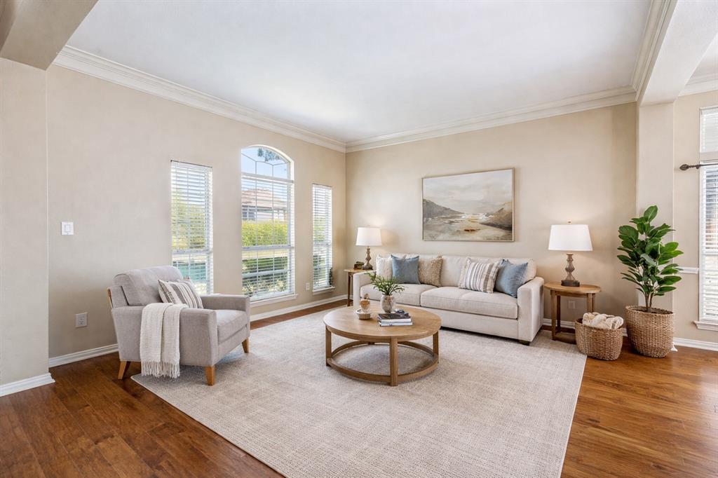 821 Shorewood Drive