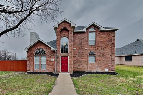 Photo of 6301 Shorecrest Drive, Rowlett, TX 75089 (MLS # 21205098)