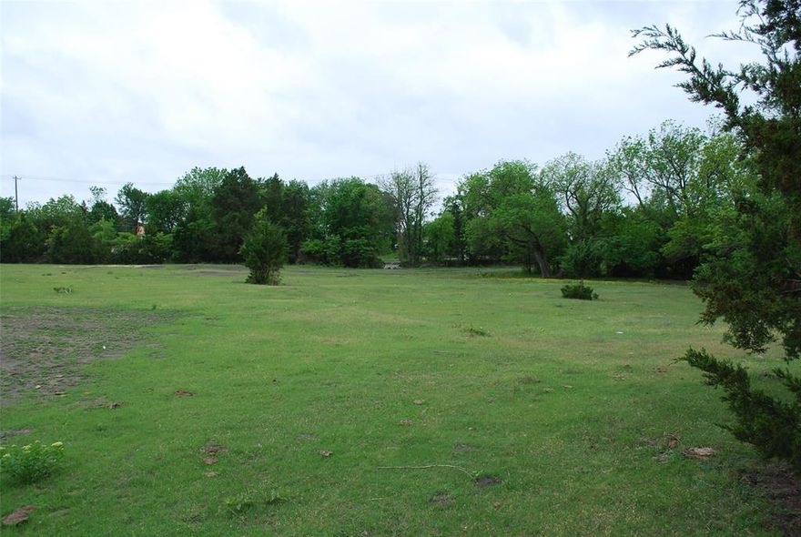 Property has 43 acres with 17 homesites - natural wooded creek - close to grocery stores, hospitals and schools. Lake ray Hubbard is about 150 yards away - Boat launch is located in Terry Park at the end of the Street.