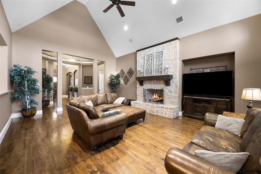 905 Cipriani Drive