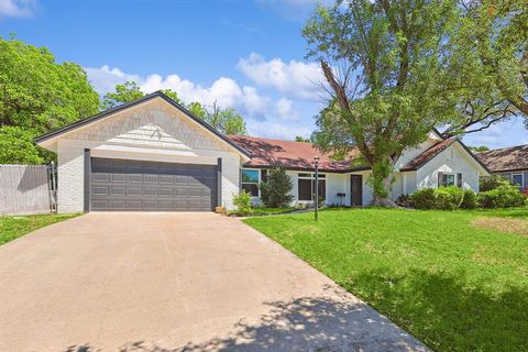 A home in Benbrook