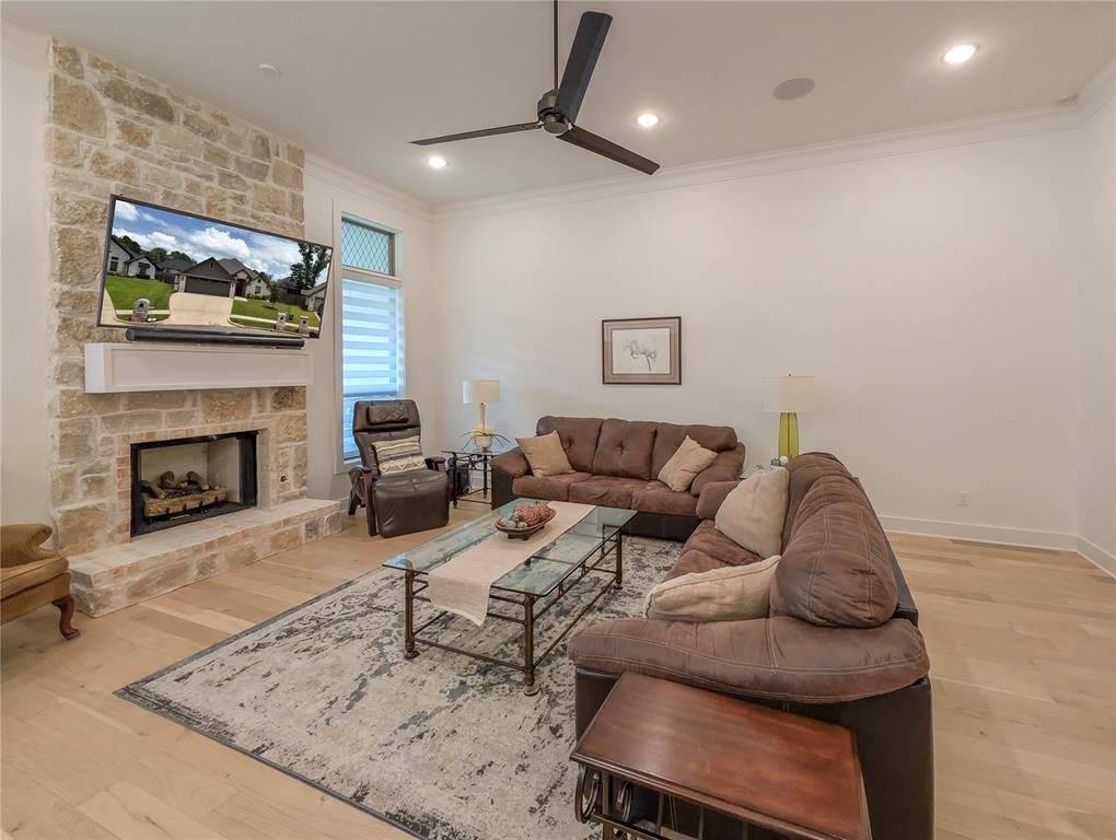9070 Shallow Cove