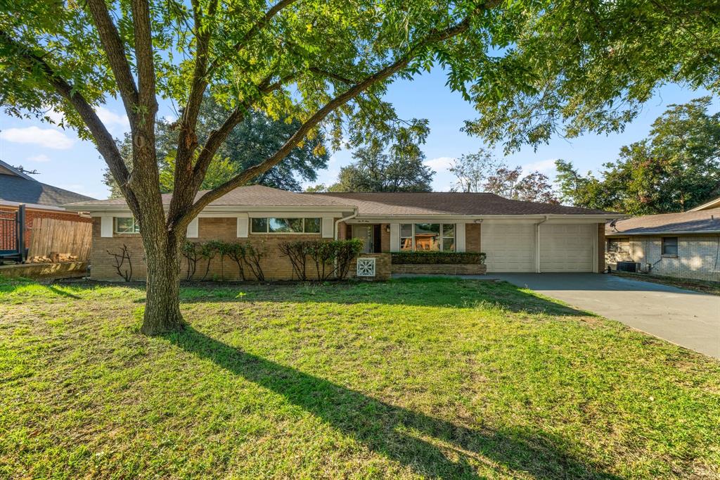 Photo of 209 Cotillion Road, Fort Worth, TX 76134 (MLS # 21419468)