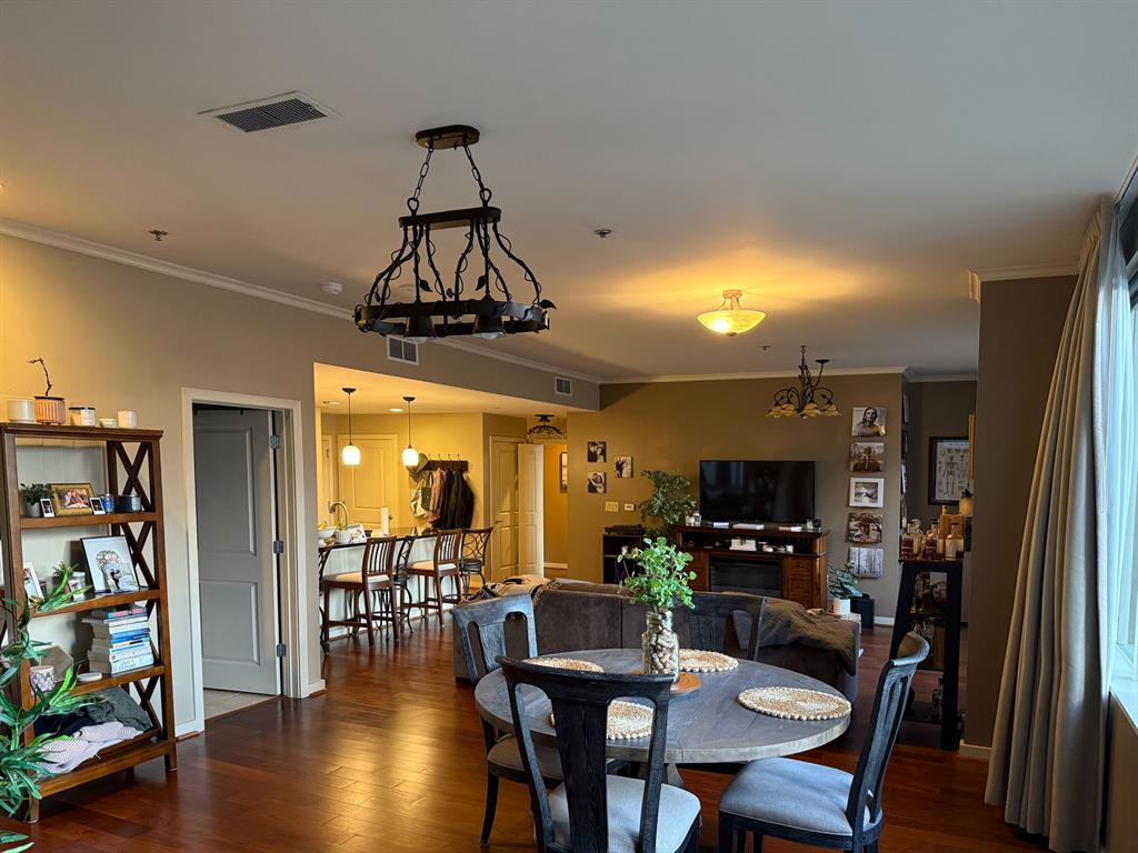 Metropolitan 1200 Main St Condo - Residential