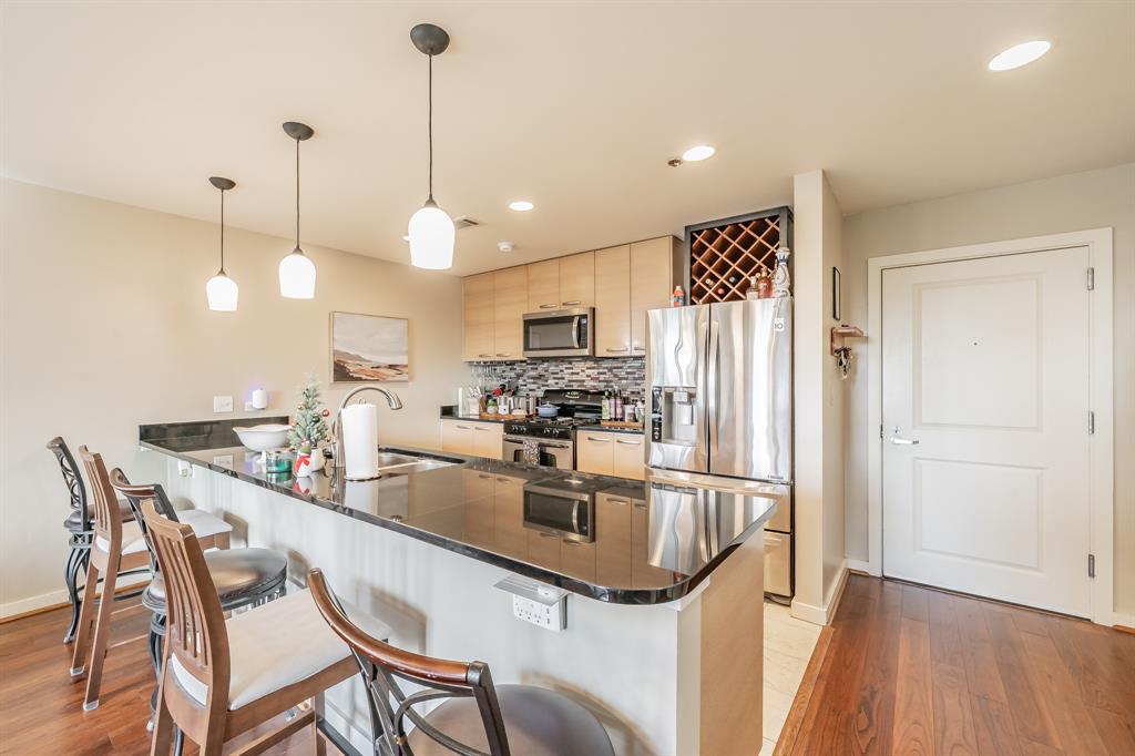 Metropolitan 1200 Main St Condo - Residential