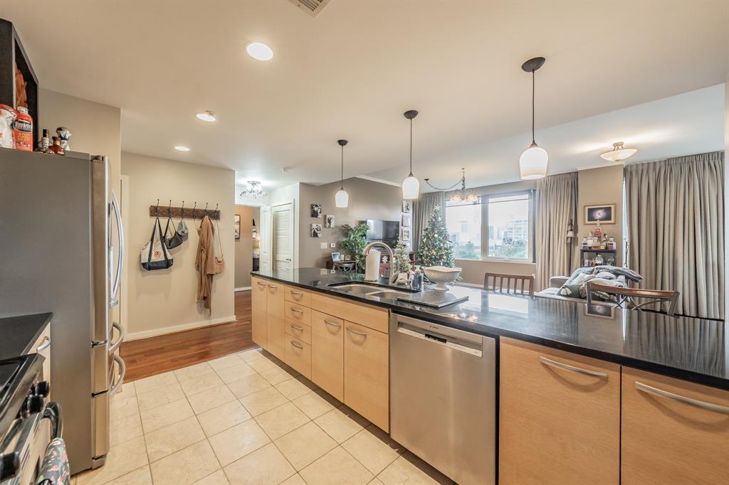 Metropolitan 1200 Main St Condo - Residential