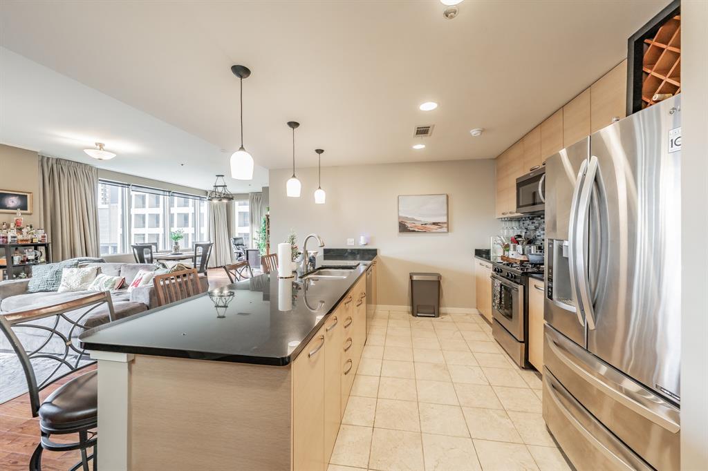 Metropolitan 1200 Main St Condo - Residential