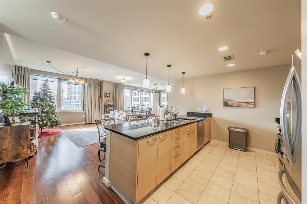 Metropolitan 1200 Main St Condo - Residential