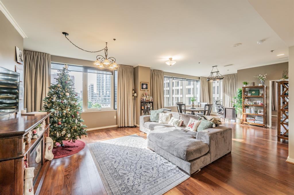 1200 Main Street 306