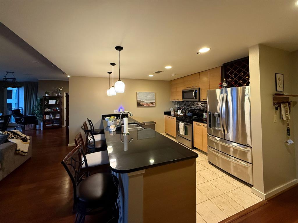 Metropolitan 1200 Main St Condo - Residential