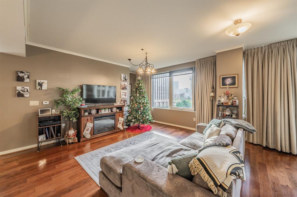 1200 Main Street 306