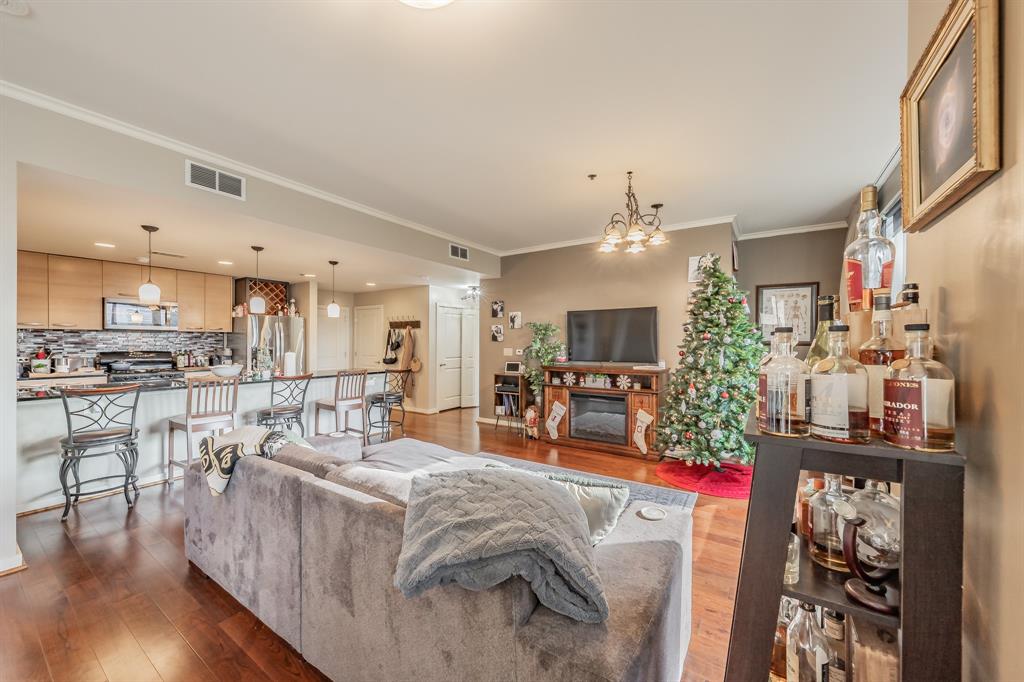 Metropolitan 1200 Main St Condo - Residential