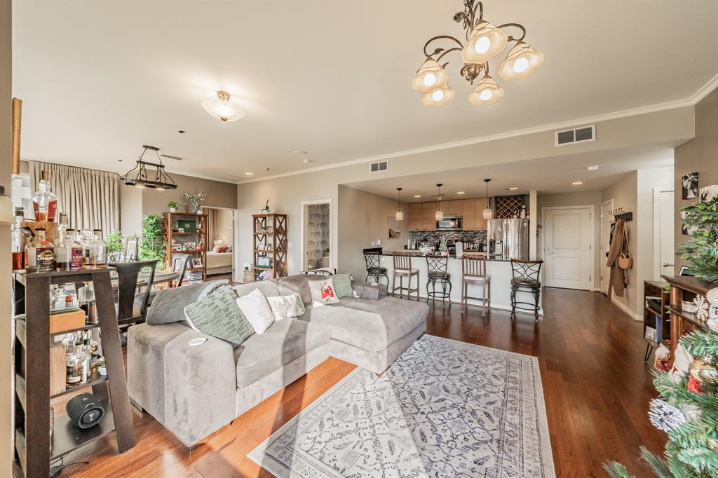 1200 Main Street 306