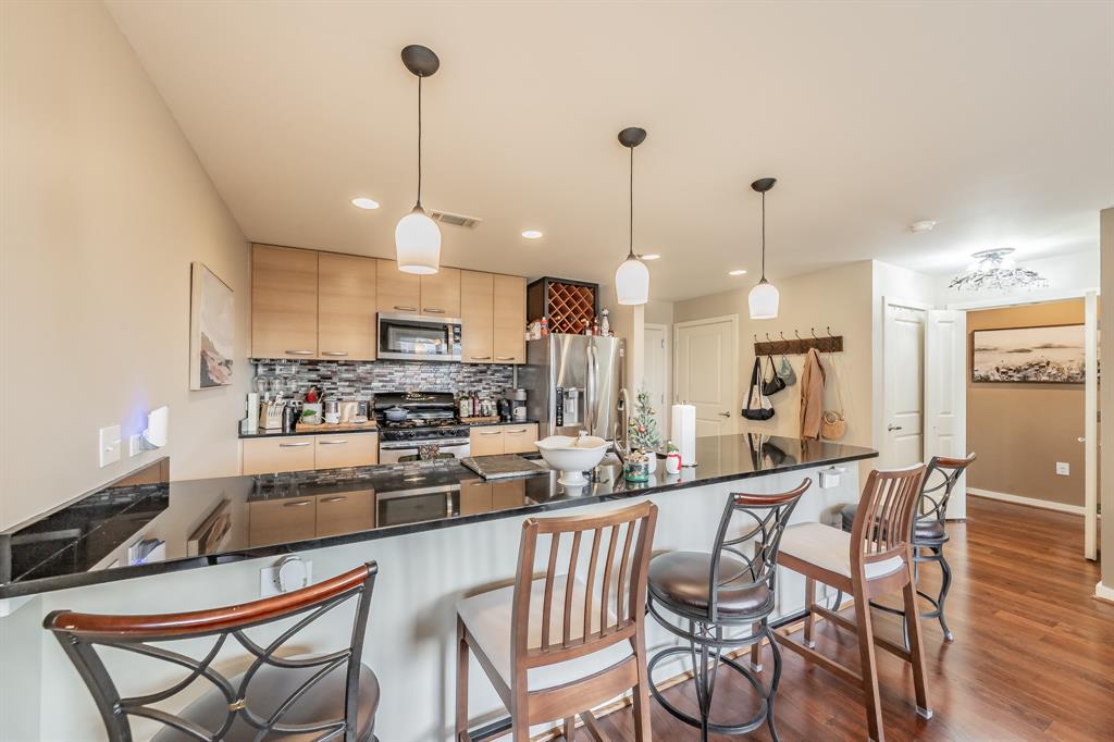 Metropolitan 1200 Main St Condo - Residential