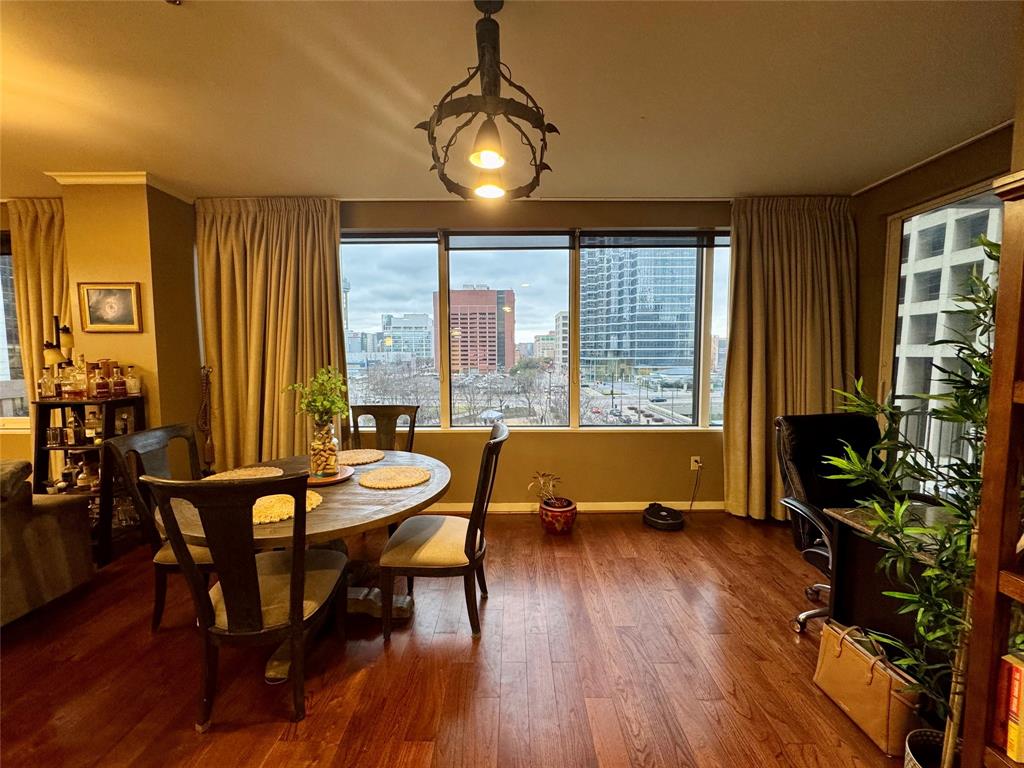 Metropolitan 1200 Main St Condo - Residential