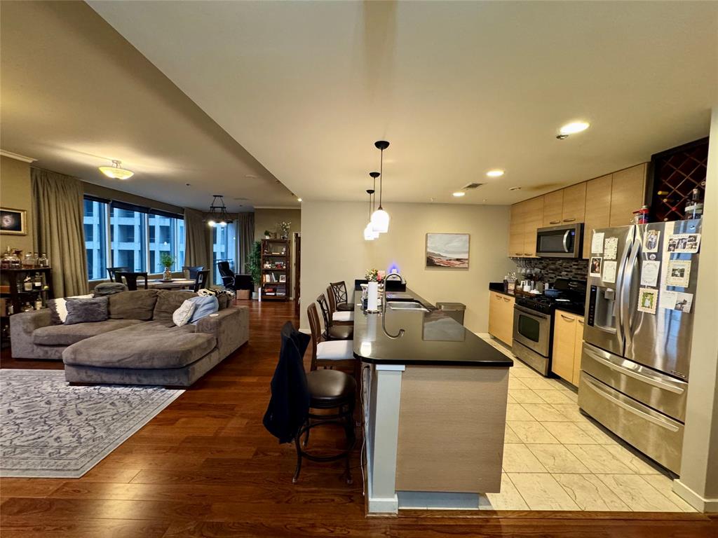 Metropolitan 1200 Main St Condo - Residential